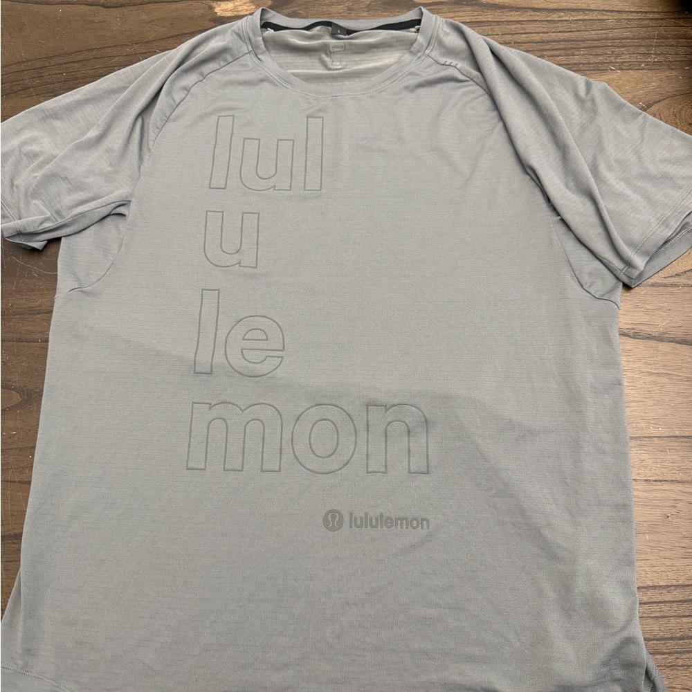 lululemon athletica Men's Graphic License to Train Shirt